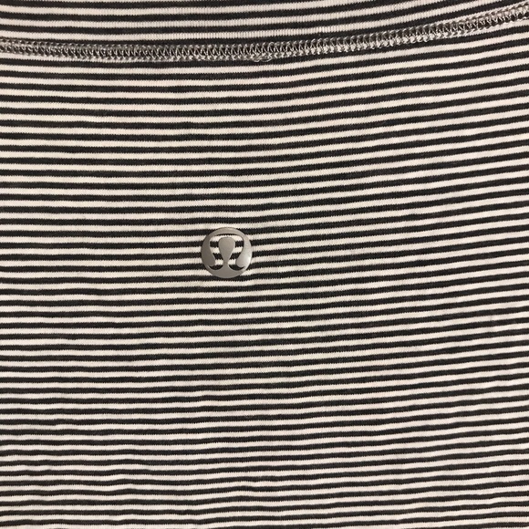 Lululemon Striped Scoop Neck T-Shirt Sz 4 - Picture 4 of 4